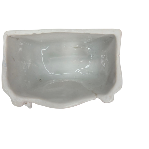 1900 German Fairing Box, Child On FireplaceMantle, Porcelain Dresser Box - Picture 9 of 11